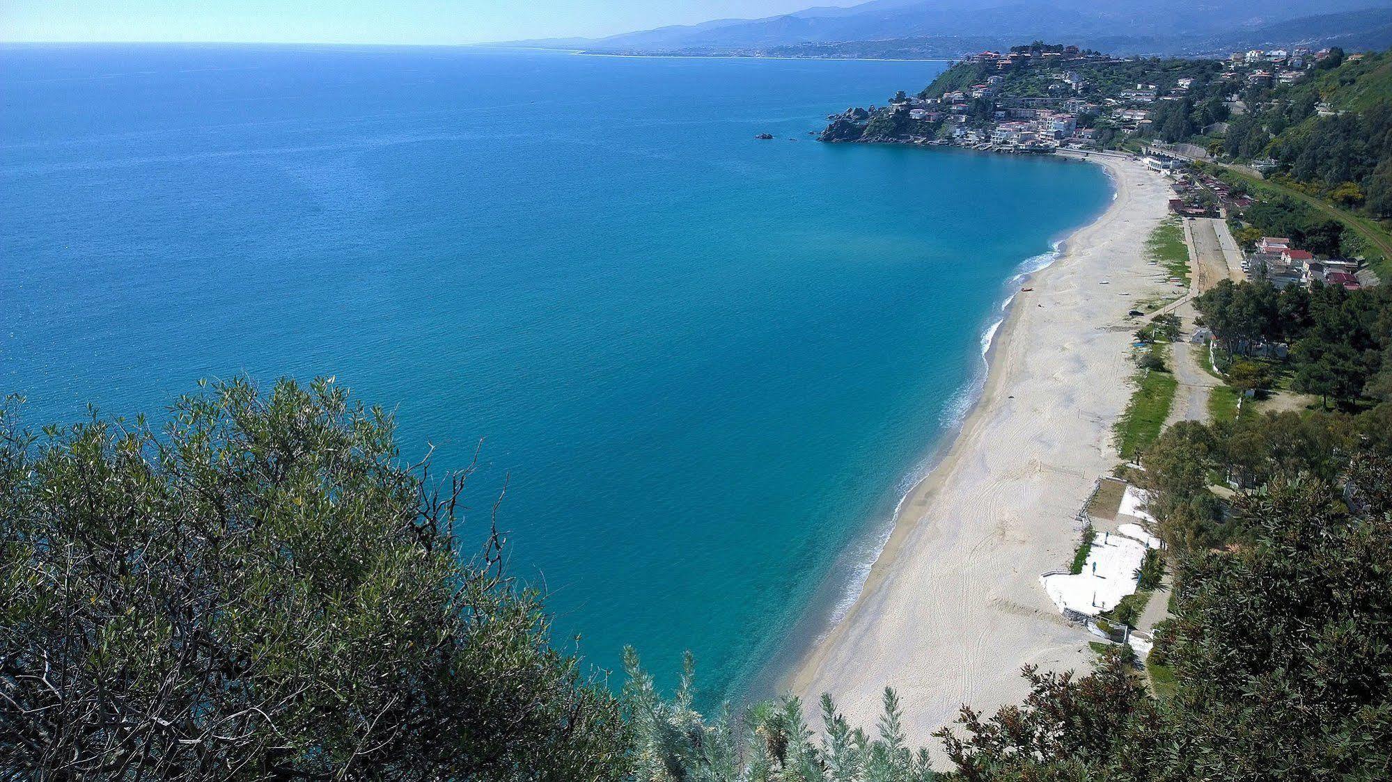 Hotel Club Cala Longa Montauro Exterior photo