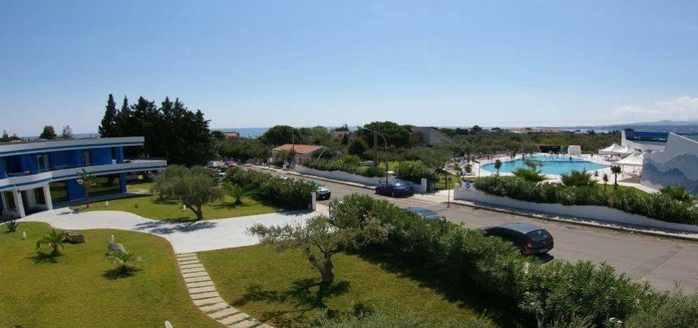 Hotel Club Cala Longa Montauro Exterior photo